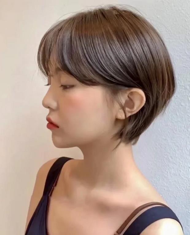 最新短发型女,最新短发型女，时尚潮流的生动诠释，最新短发型女，时尚潮流的完美诠释